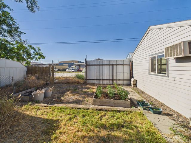 204 Anderson St, Caldwell, ID 83605