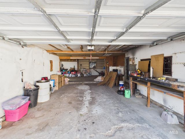 204 Anderson St, Caldwell, ID 83605