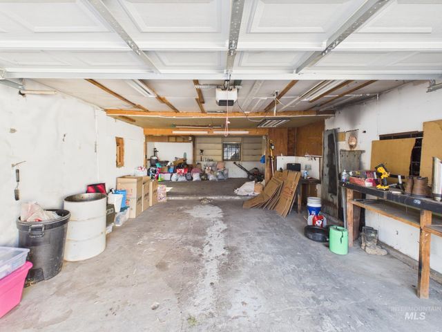 204 Anderson St, Caldwell, ID 83605