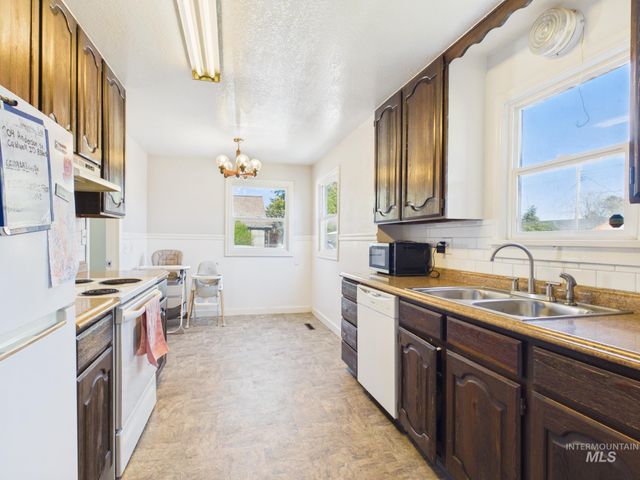 204 Anderson St, Caldwell, ID 83605