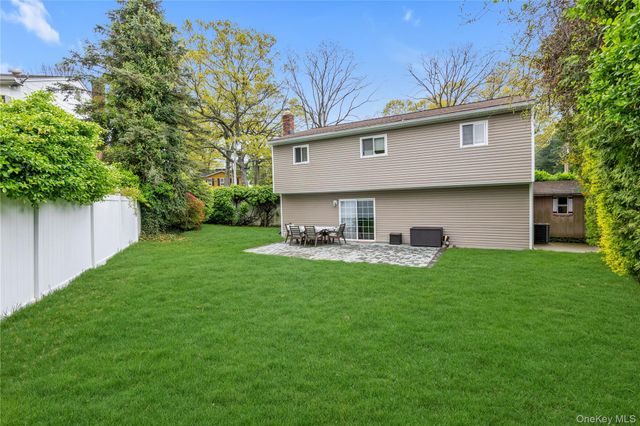 17 Horton Drive, Huntington Station, NY 11746