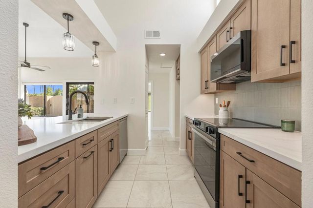 144 Verde Way, Palm Desert, CA 92260