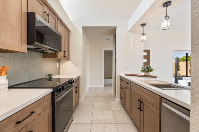 144 Verde Way, Palm Desert, CA 92260