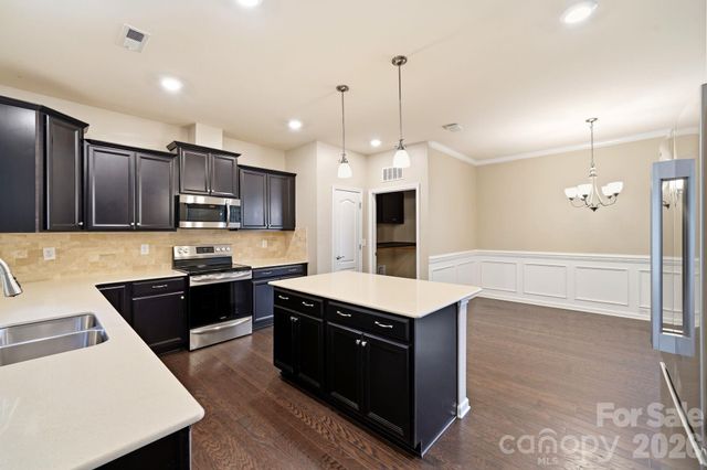 13313 Canterbury Castle Drive, Charlotte, NC 28273