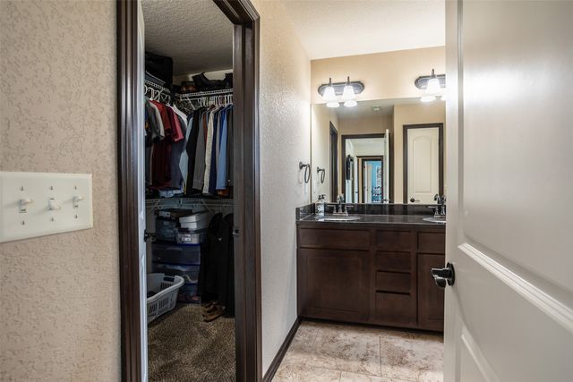 804 NW Reinhart Drive, Ankeny, IA 50023