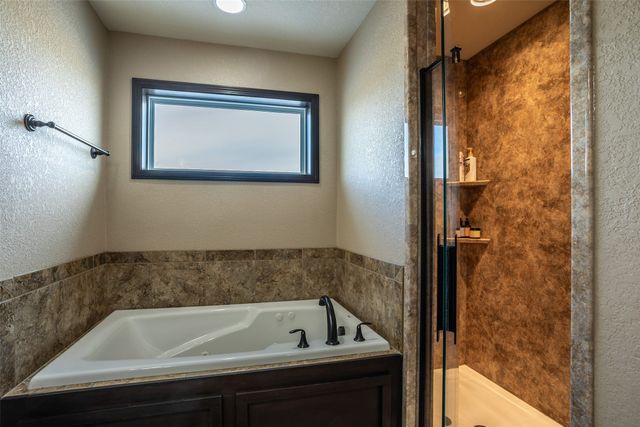 804 NW Reinhart Drive, Ankeny, IA 50023