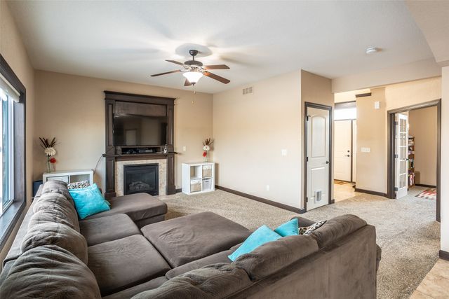 804 NW Reinhart Drive, Ankeny, IA 50023