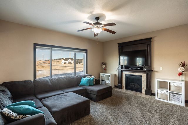 804 NW Reinhart Drive, Ankeny, IA 50023