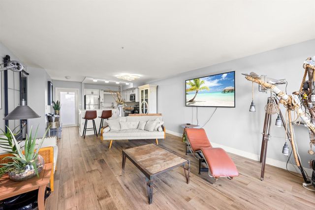 231 E Lantana Road 402, Lantana, FL 33462