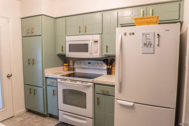 379 E HACIENDA DR, Yuma, AZ 85364