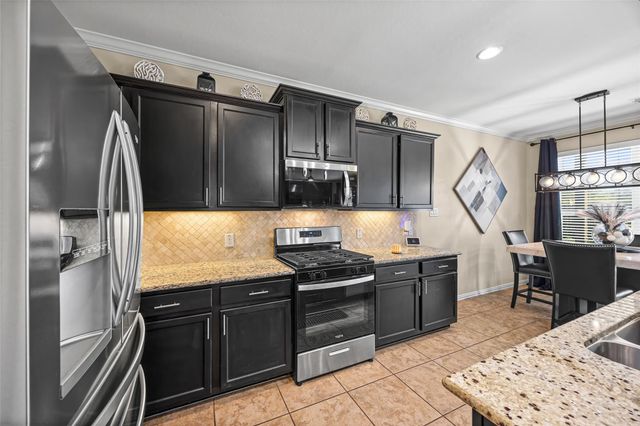 2403 Tall Sequoia Drive, Fresno, TX 77545