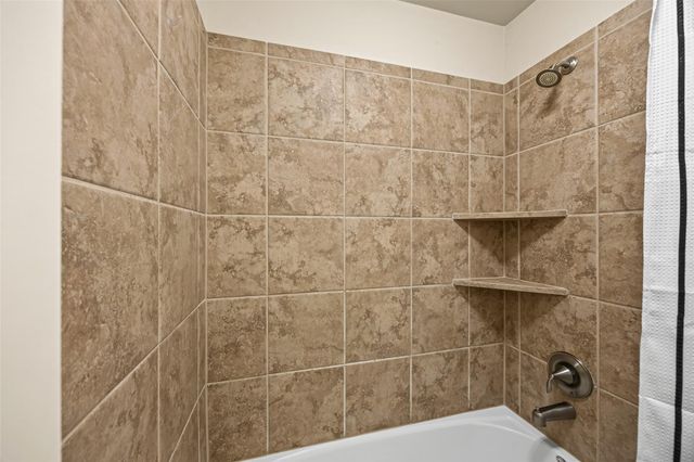 2403 Tall Sequoia Drive, Fresno, TX 77545