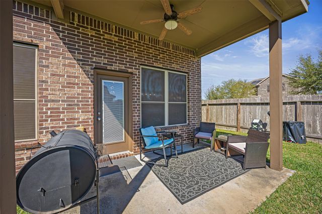 2403 Tall Sequoia Drive, Fresno, TX 77545