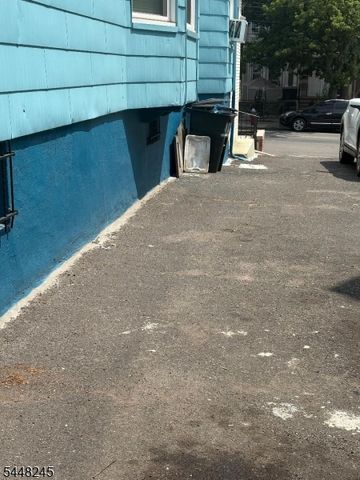 21 Danforth Ave, Jersey City, NJ 07305