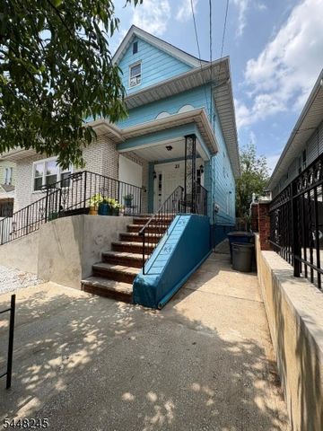 21 Danforth Ave, Jersey City, NJ 07305