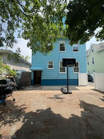 21 Danforth Ave, Jersey City, NJ 07305