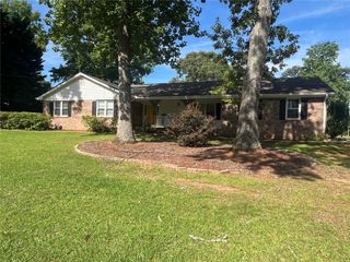 2075 Pinewood Drive, Covington, GA 30016