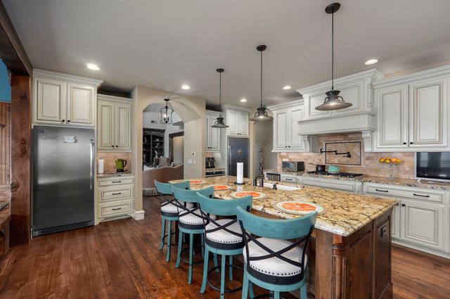 825 Legacy Farms Road, Saddlebrooke, MO 65630