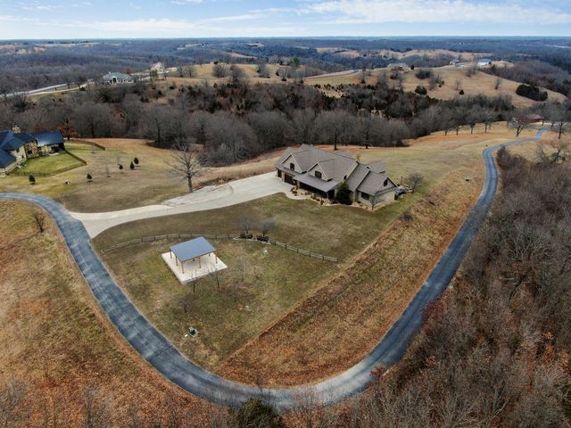 825 Legacy Farms Road, Saddlebrooke, MO 65630