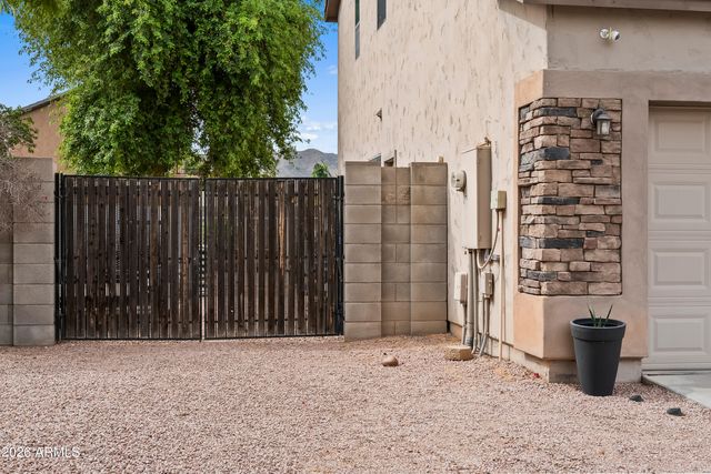 2011 W BRANHAM Lane, Phoenix, AZ 85041