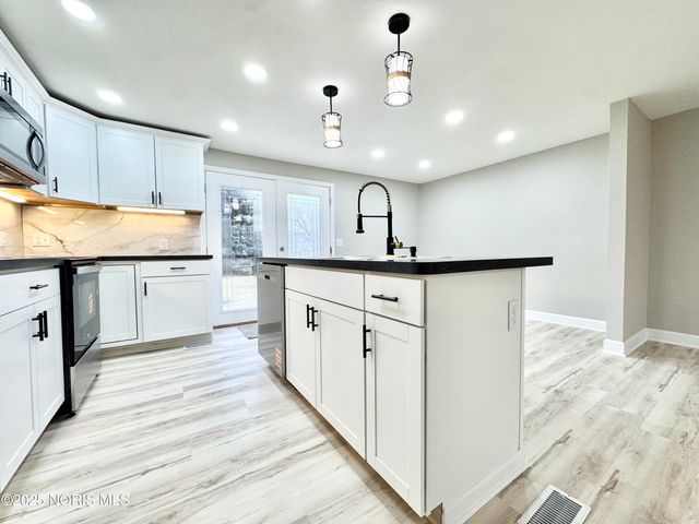 2051 Northridge Drive, Toledo, OH 43611