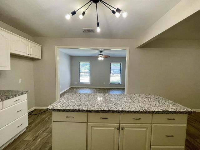 300 Hargett Street, Clute, TX 77531