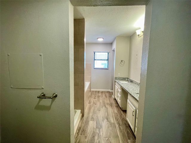 300 Hargett Street, Clute, TX 77531