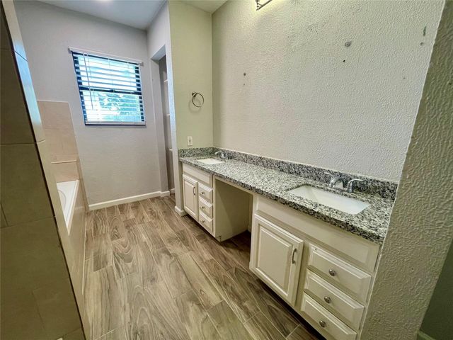 300 Hargett Street, Clute, TX 77531