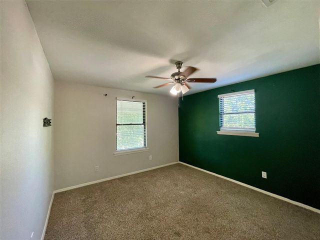 300 Hargett Street, Clute, TX 77531