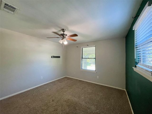 300 Hargett Street, Clute, TX 77531