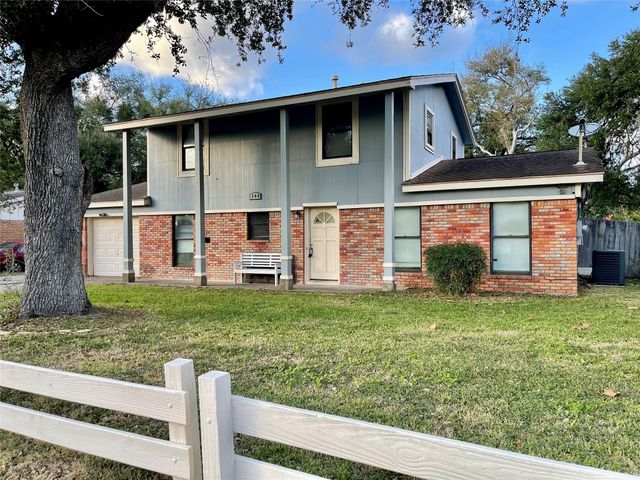 300 Hargett Street, Clute, TX 77531