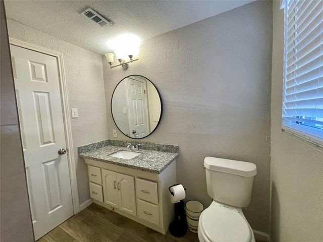 300 Hargett Street, Clute, TX 77531