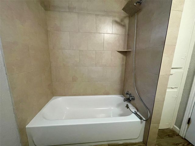 300 Hargett Street, Clute, TX 77531