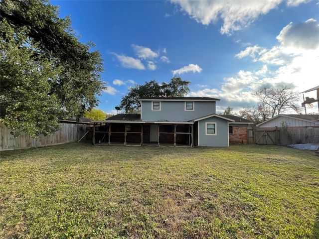 300 Hargett Street, Clute, TX 77531