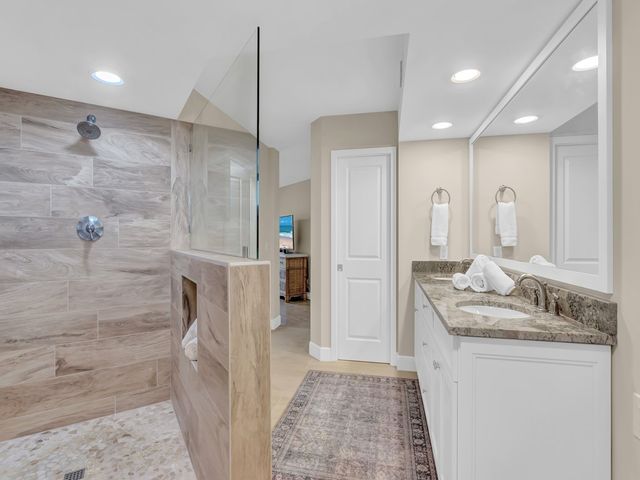 8880 N Sea Oaks Way 208, Vero Beach, FL 32963