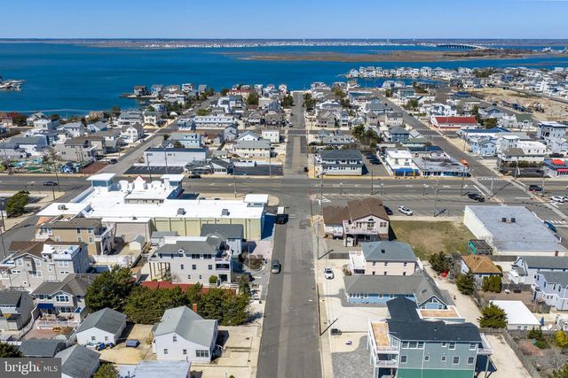 111 E 22ND ST, Ship Bottom, NJ 08008