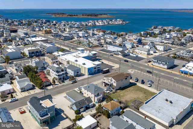 111 E 22ND ST, Ship Bottom, NJ 08008