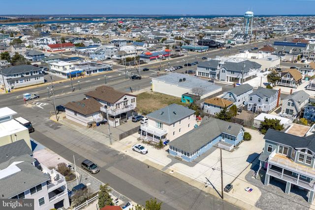 111 E 22ND ST, Ship Bottom, NJ 08008