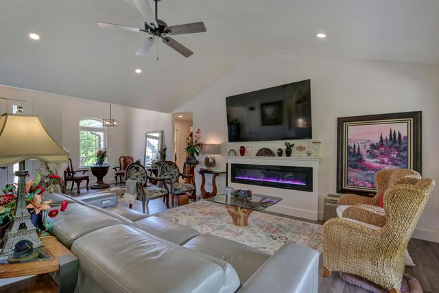 350 Beechwood Drive, Branson West, MO 65737