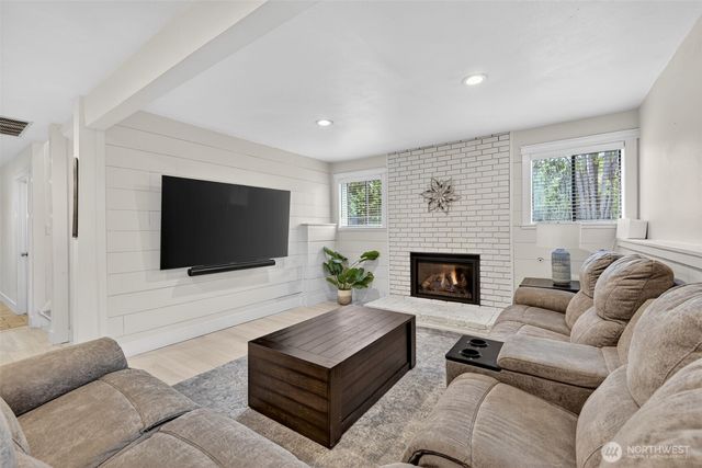 20009 SE 20th Place, Sammamish, WA 98075