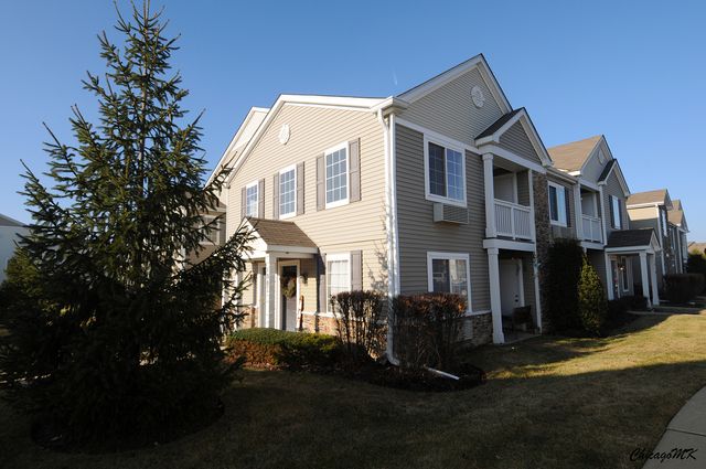 1917 Silverstone Drive 1917, Carpentersville, IL 60110