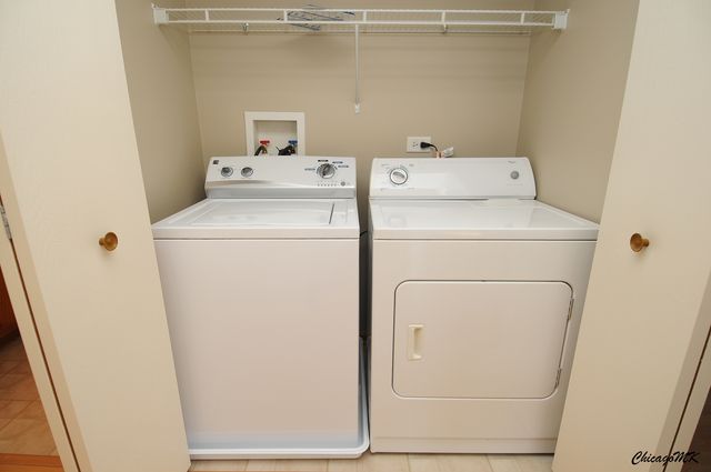 1917 Silverstone Drive 1917, Carpentersville, IL 60110