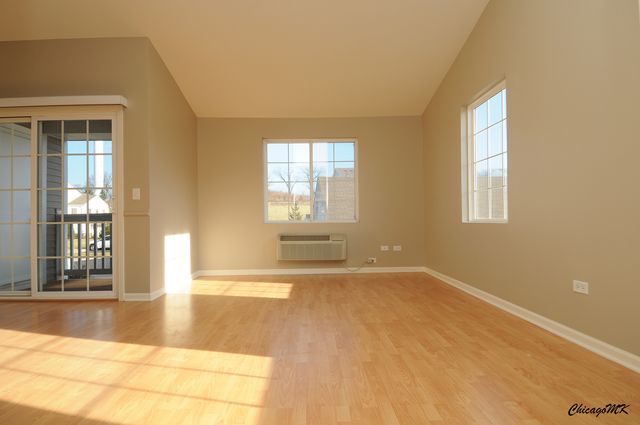 1917 Silverstone Drive 1917, Carpentersville, IL 60110