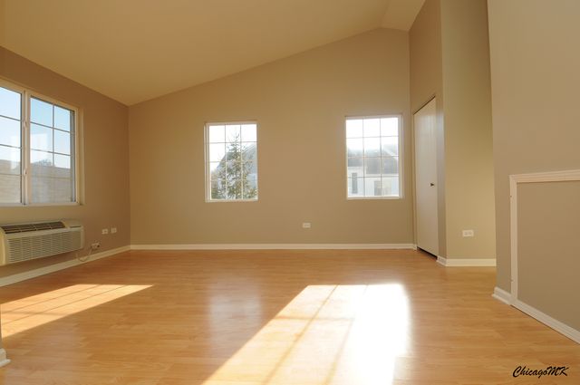 1917 Silverstone Drive 1917, Carpentersville, IL 60110