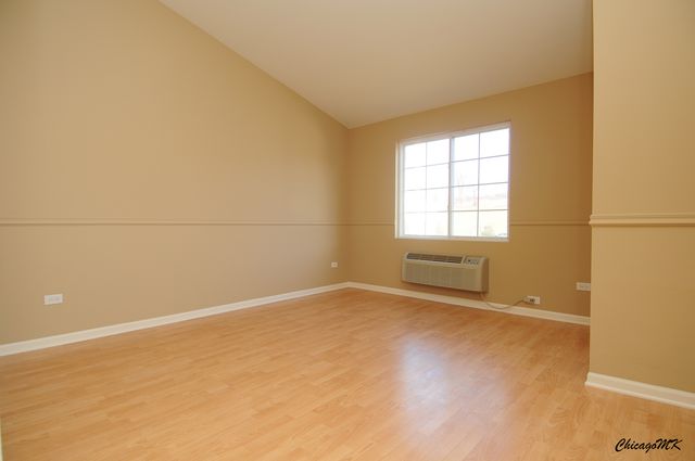 1917 Silverstone Drive 1917, Carpentersville, IL 60110