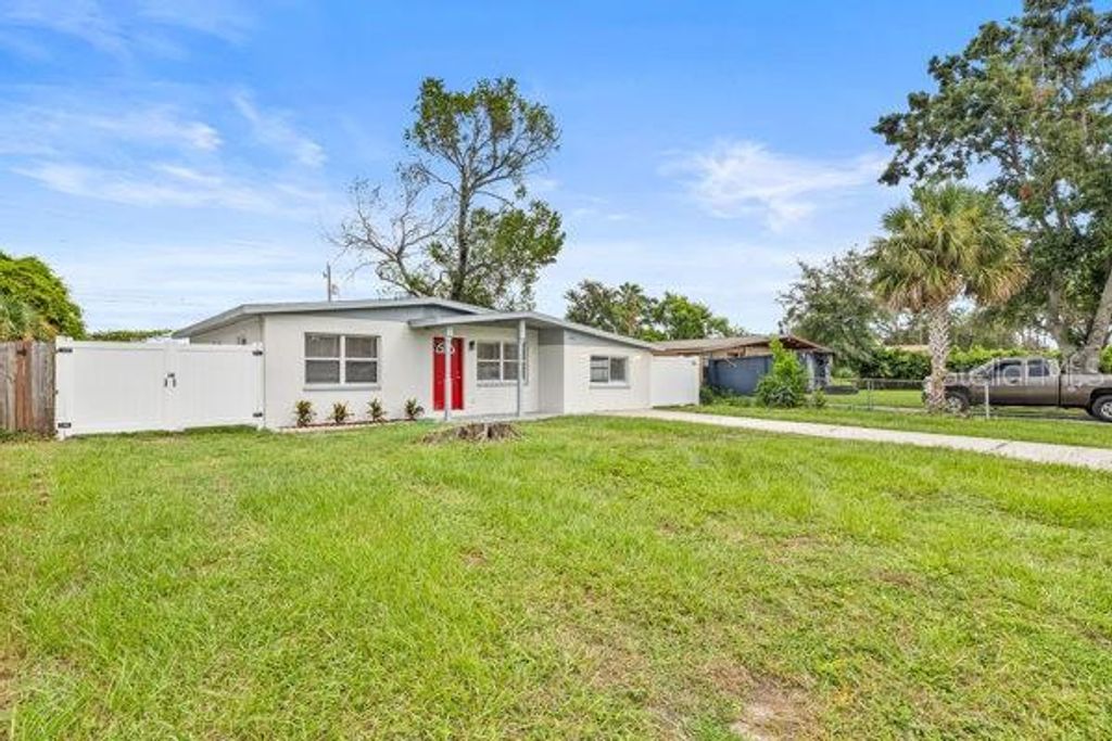 4709 CREST HILL DRIVE, Tampa, FL 33615
