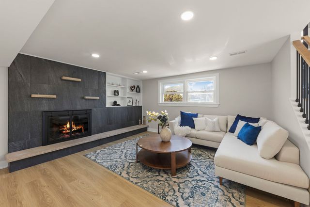 1122 Patricia Court, Schaumburg, IL 60193