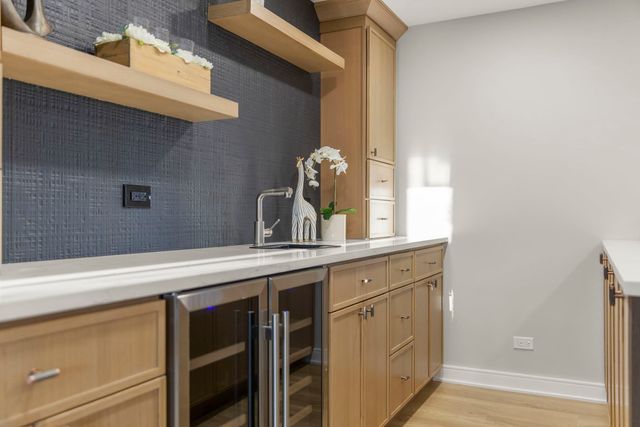 1122 Patricia Court, Schaumburg, IL 60193