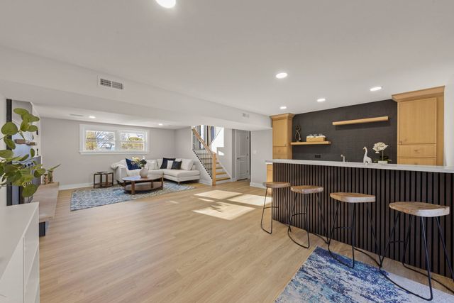 1122 Patricia Court, Schaumburg, IL 60193