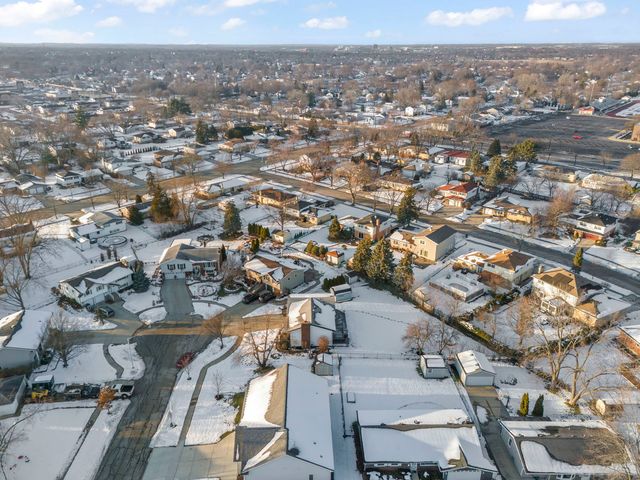 1122 Patricia Court, Schaumburg, IL 60193